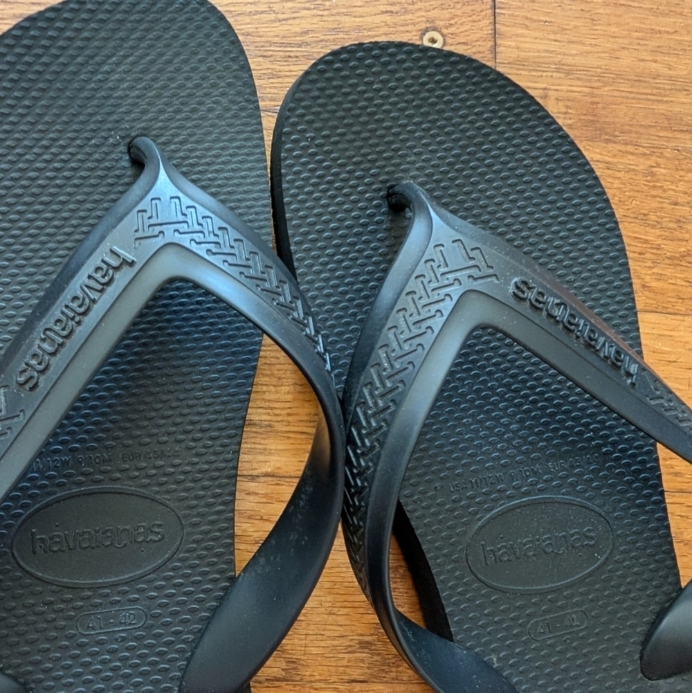 Havaianas Unisex Black Flip Flops - Picture 6 of 6